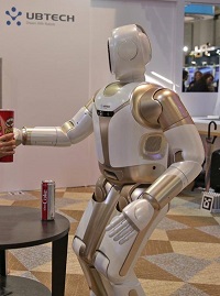 优必选大型仿人服务机器人Walker新一代亮相CES,机器人走进家庭服务